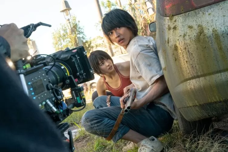 Berita_222412041221_netflix-bagikan-keseruan-di-balik-alice-in-borderland-2