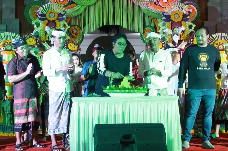 Bupati Giri Prasta Hadiri Perayaan HUT Sekaa Teruna Yowana Santhi ke-40