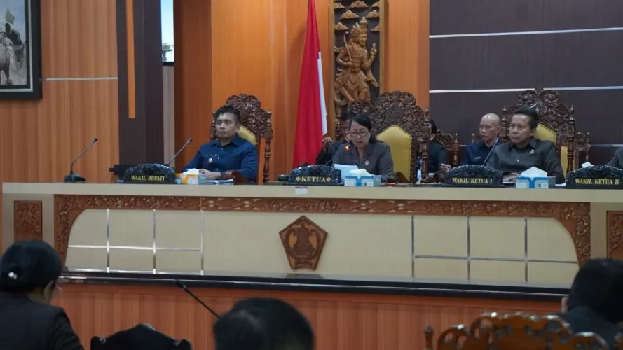 Wabup Ipat Hadiri Rapat Paripurna I DPRD Jembrana, Bahas Revisi Perda RTRW