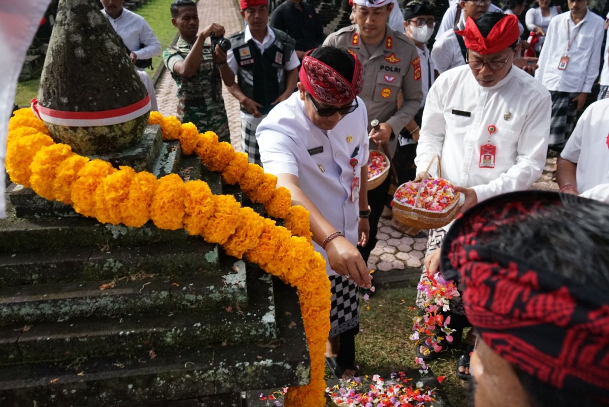 Bupati Sanjaya Resmi Tutup Bulan Bung Karno Kelima di Taman Makan ...