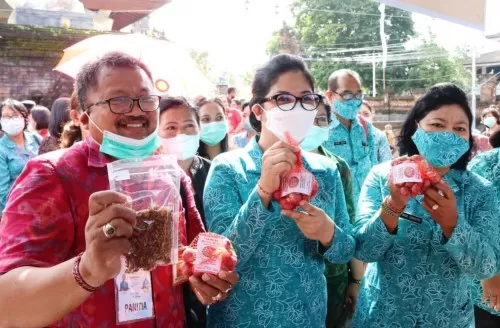 Rai Wahyuni Sanjaya Bangga, Pasar Rakyat “Berbelanja dan Berbagi” Ludes Terjual