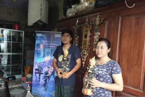Perajin “Uang Kepeng” di Kamasan  Bertahan di Saat Covid-19