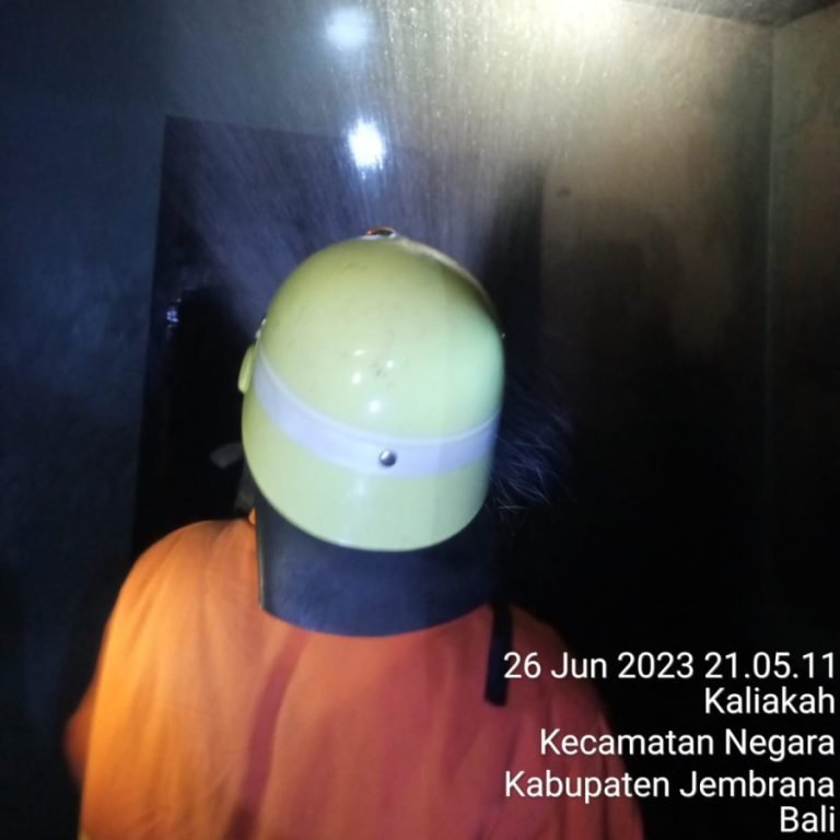 Sebuah rumah tempat tinggal milik seorang pegawai negeri sipil (PNS) di Banjar Peh, Desa Kaliakah, Kecamatan Negara, Jembrana, Senin malam 26 Juni 2023 hangus terbakar.