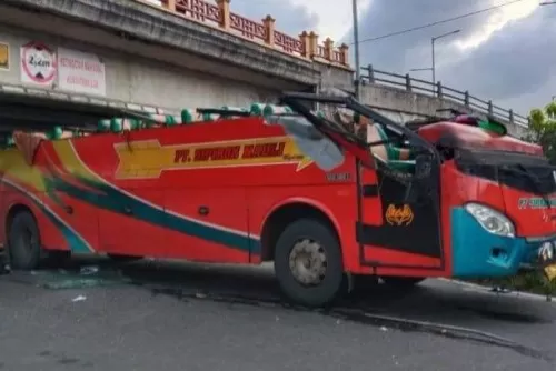 Tragis! Bus tabrak “fly over” di Padang Panjang Akibatkan 17 Orang Luka-Luka