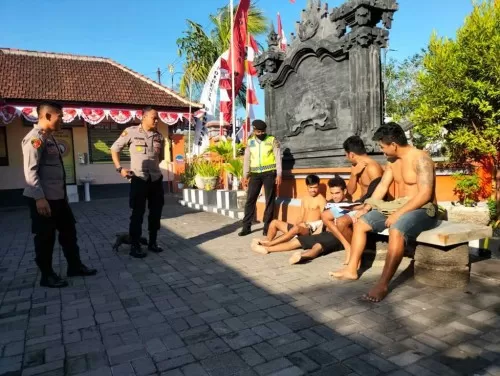 Rawat Kesehatan Tahanan Rutan Polsek Benoa dengan Berjemur dan Olah-raga
