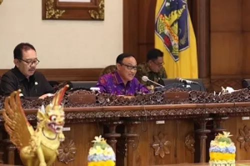 Penyampaian Raperda Inisiatif DPRD Bali Tentang Hasil Pengelolaan Kekayaan Daerah