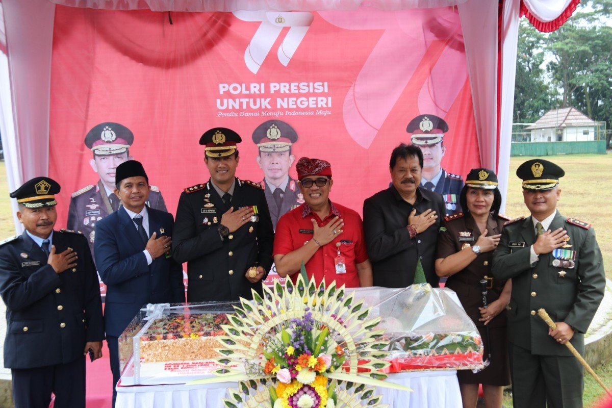 Hadiri Upacara Peringatan Hari Bhayangkara Ke-77 Tahun 2023, Bupati Sanjaya Ajak Polri Seiring Seirama Mengayomi Masyarakat