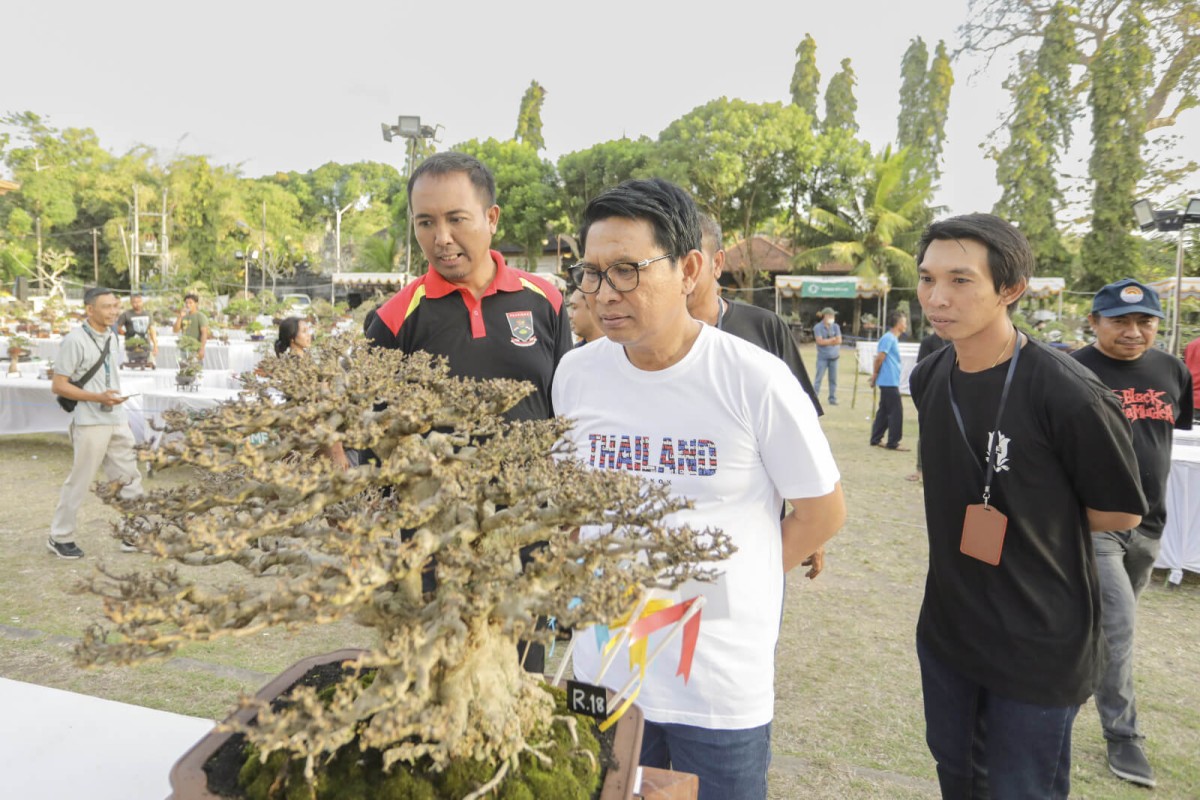 Sekda Badung Wayan Adi Arnawa membuka Pecatu Bonsai Festival 2023 di Lapangan Kuru Ksetra, Banjar Tengah Desa Pecatu, Kuta Selatan, Selasa 25 Juli 2023.