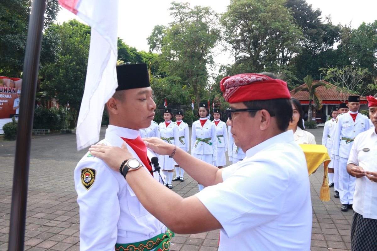 Bupati Sanjaya Kukuhkan Pasukan Pengibar Bendera 2023 Tabanan ...