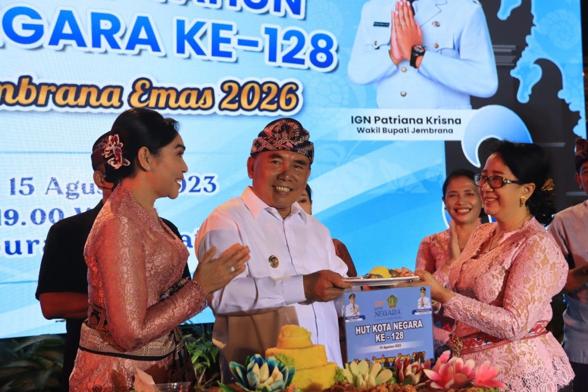 Bupati Tamba saat Kemeriahan Perayaan Ulang Tahun ke-128 Kota Negara