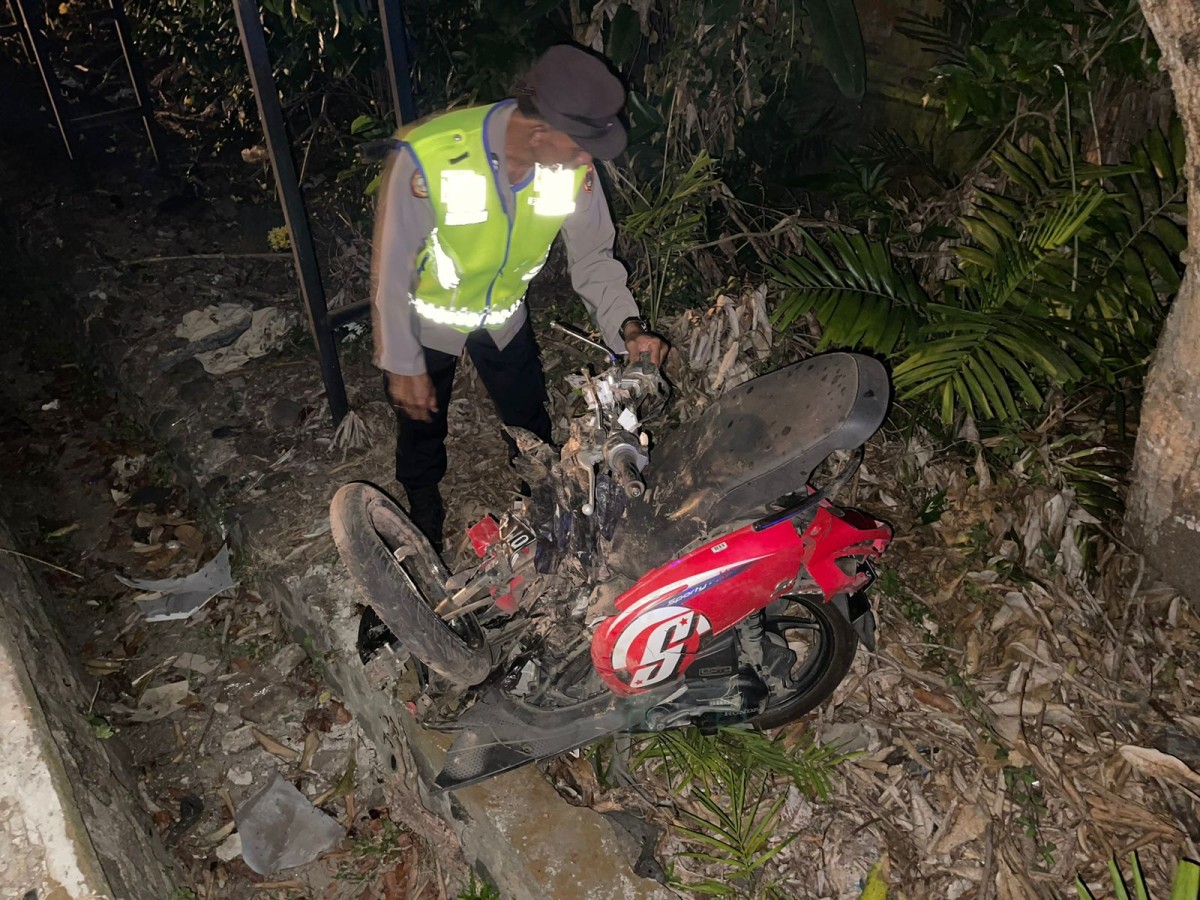 Nyalip Truk, Mobil Hantam Motor Di Pekutatan, Satu Orang Tewas Di TKP ...