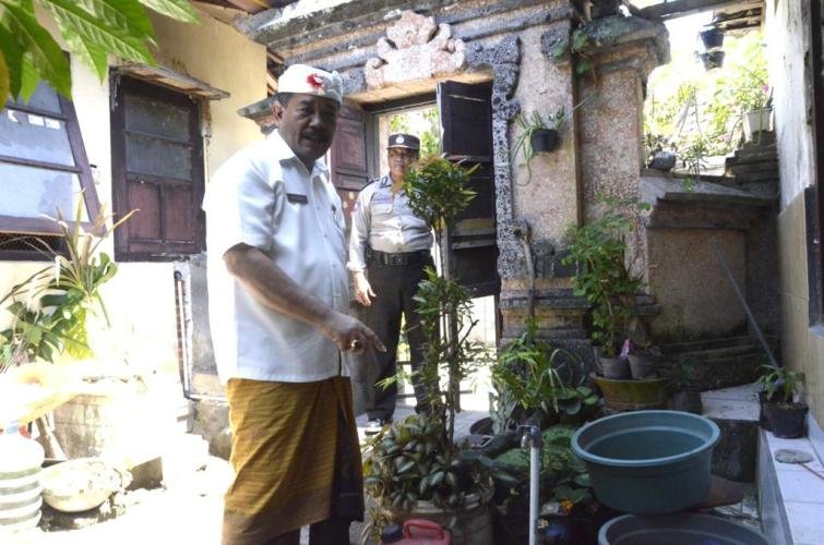 Photo Wabup Made Kasta kunjungi Desa Kamasan