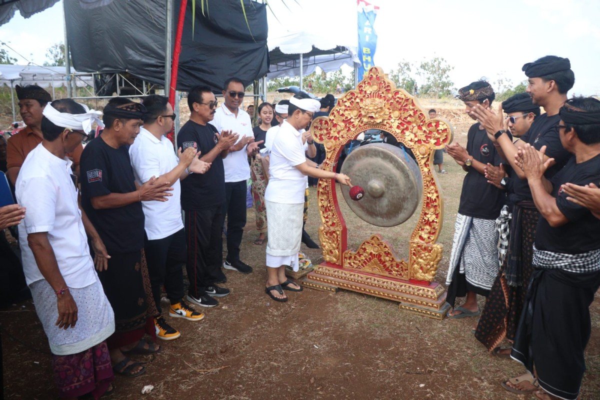Sekda Adi Arnawa buka Lomba Layang STBD Kite Festival III