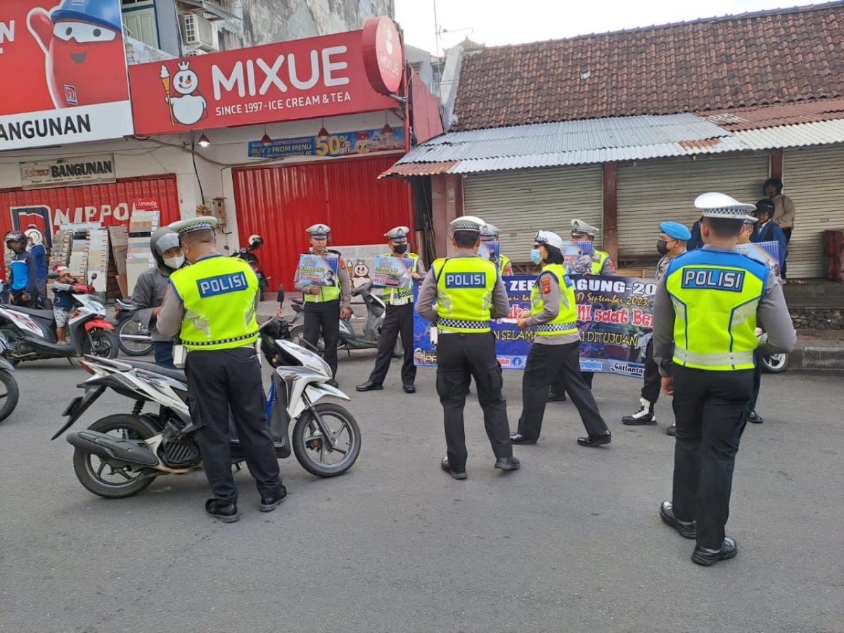 Operasi Zebra Agung 2023 Terus Berlangsung, Polres Klungkung Gencar Himbau Keselamatan Berlalu Lintas