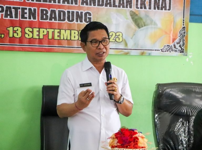 Sekda Badung Wayan Adi Arnawa membuka acara Rembug Paripurna Daerah Kelompok KTNA Kabupaten Badung Tahun 2023 di Ruang Pertemuan Balai Penyuluhan Pertanian (BPP) Abiansemal, Rabu 13 September 2023.