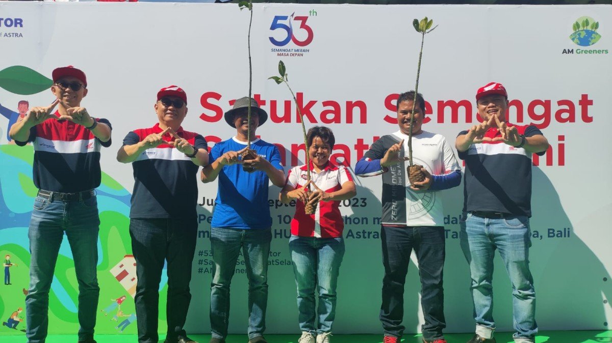 Wujud Semangat Selamatkan Bumi, Astra Motor Tanam 10.000 Bibit Mangrove Kegiatan penanaman pohon mangrove ini dihadiri oleh beberapa komunitas Motor Honda, beserta Kampung Berseri Astra (KBA) Banjar Tegeh Sari Denpasar.