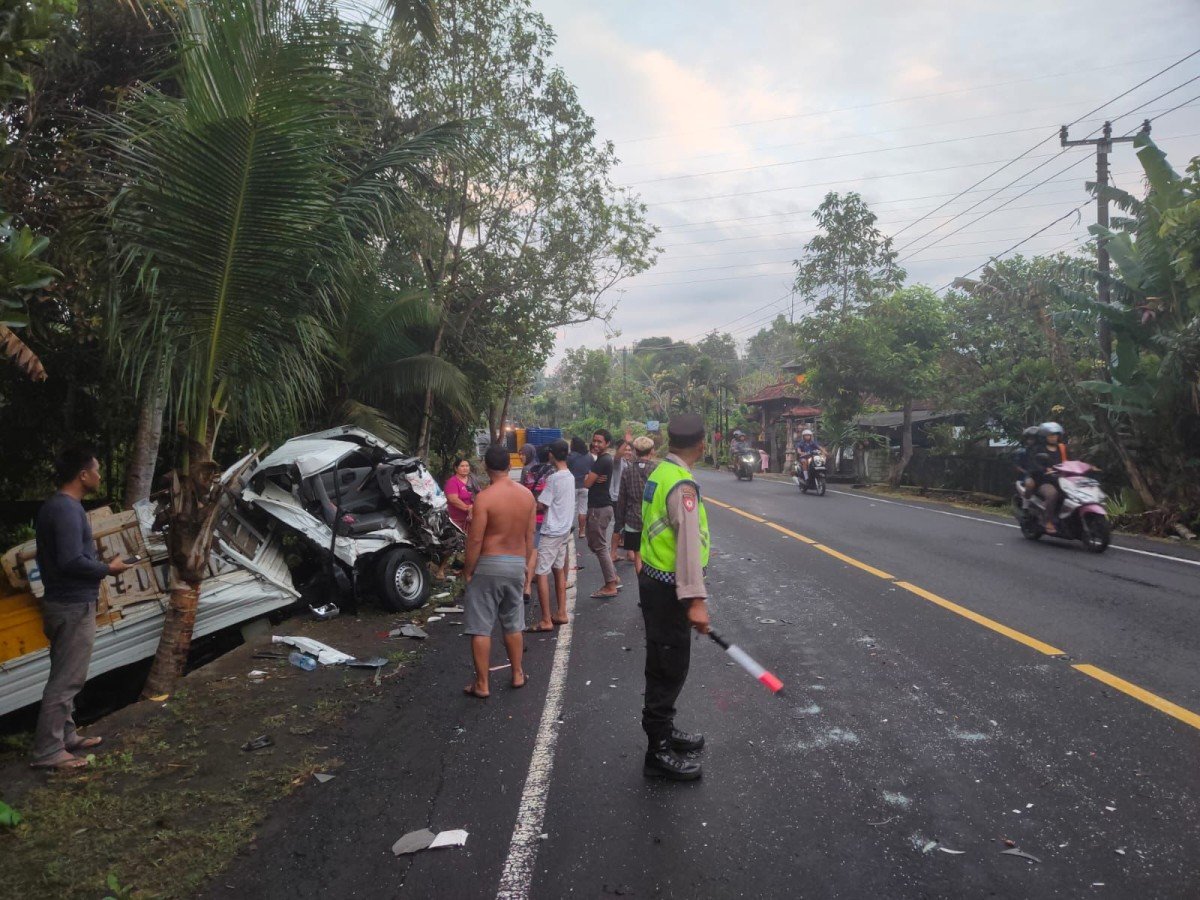 tabrakan mobil Pikap dengan truk terjadi di jalur umum Denpasar Gilimanuk, Banjar Serong, Desa Gumbrih, Kecamatan Pekutatan Jembrana, Rabu 13 September 2023 dini hari.