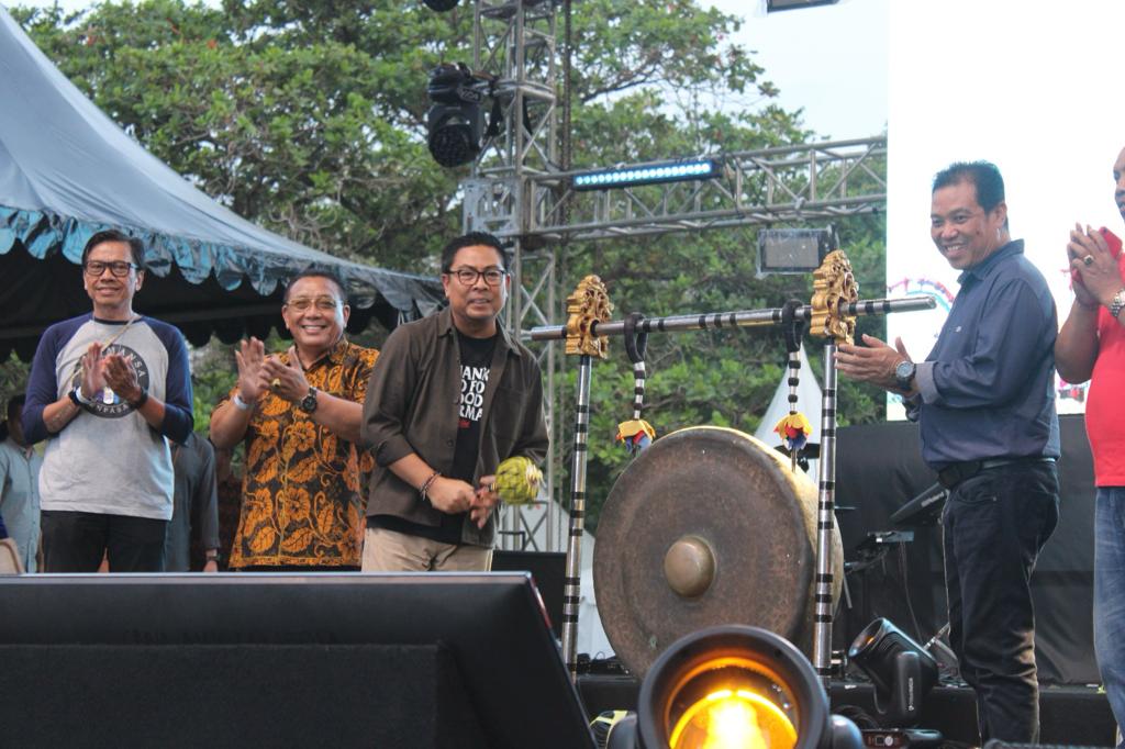 Wawali Arya Wibawa Buka Festival Karmany Smansa XIV Tahun 2023 di Lapangan Niti Mandala Renon