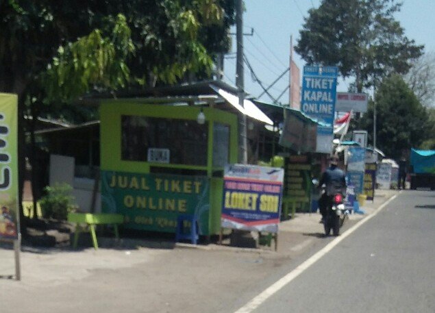 Dikeluhkan Warga, Gerai Tiket Online Penuhi Trotoar Jalan akan Direlokasi, Ini Kata Lurah Gilimanuk!