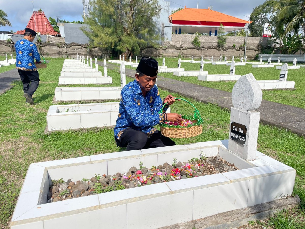 Korpri Kabupaten Jembrana menggelar Upacara Ziarah ke Taman Makam Pahlawan (TMP) Kesatria Kusuma Mandala Negara, Rabu 29 November 2023.