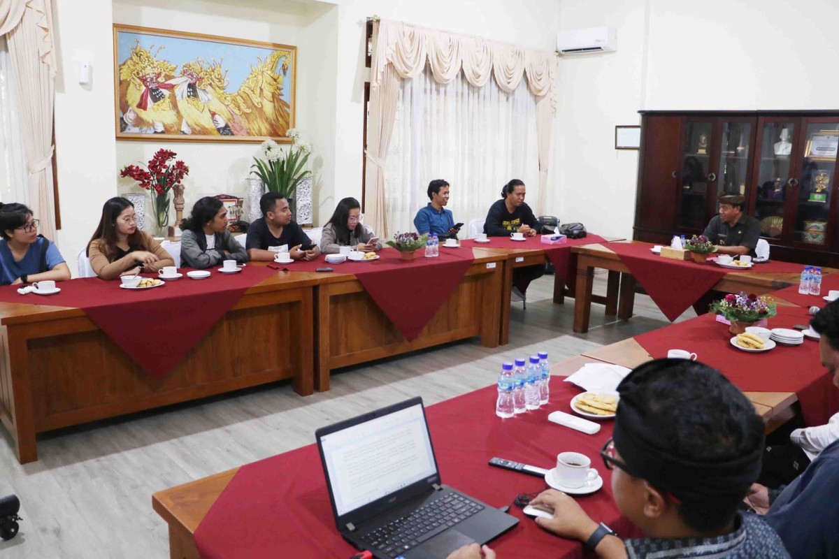 Pemerintah Kabupaten Buleleng memberikan keterangan pers kepada awak media mengenai metode nyamuk wolbachia ini di Rumah Jabatan Bupati Buleleng, Kamis 16 November 2023.