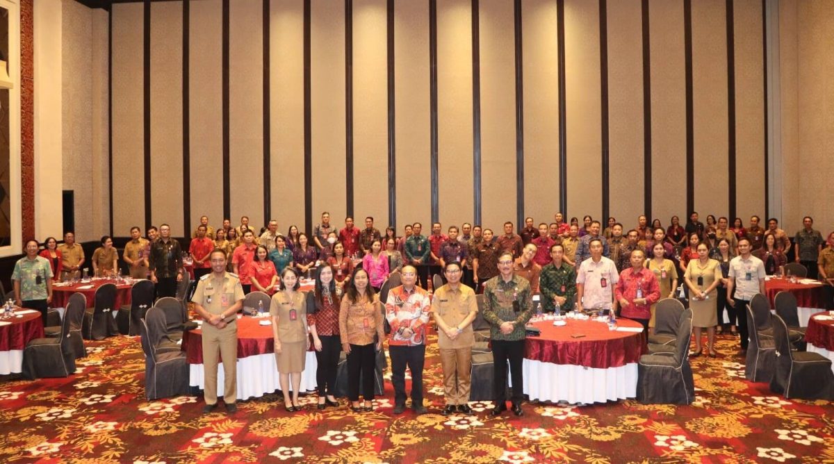 Sekda saat membuka secara resmi Sosialisasi Kebijakan Pengelolaan Keuangan Daerah dan Implementasi SIPD-RI, di Hotel The Trans Resort Bali, Kuta Utara, Senin 20 November 2023