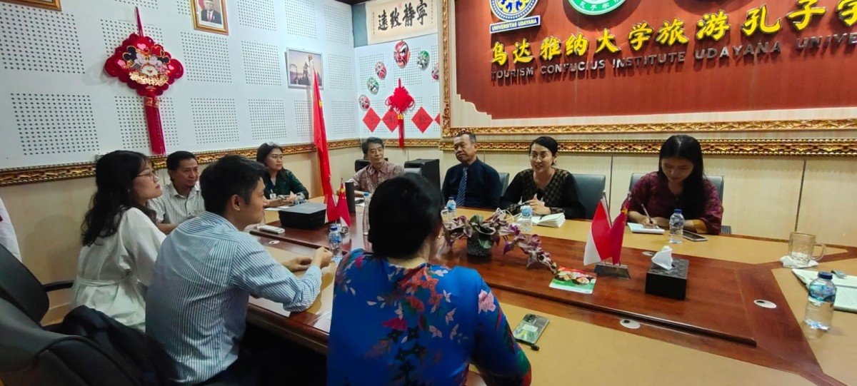 KUI bersama TCI dan UPT Bahasa Udayana Terima Delegasi dari HSK