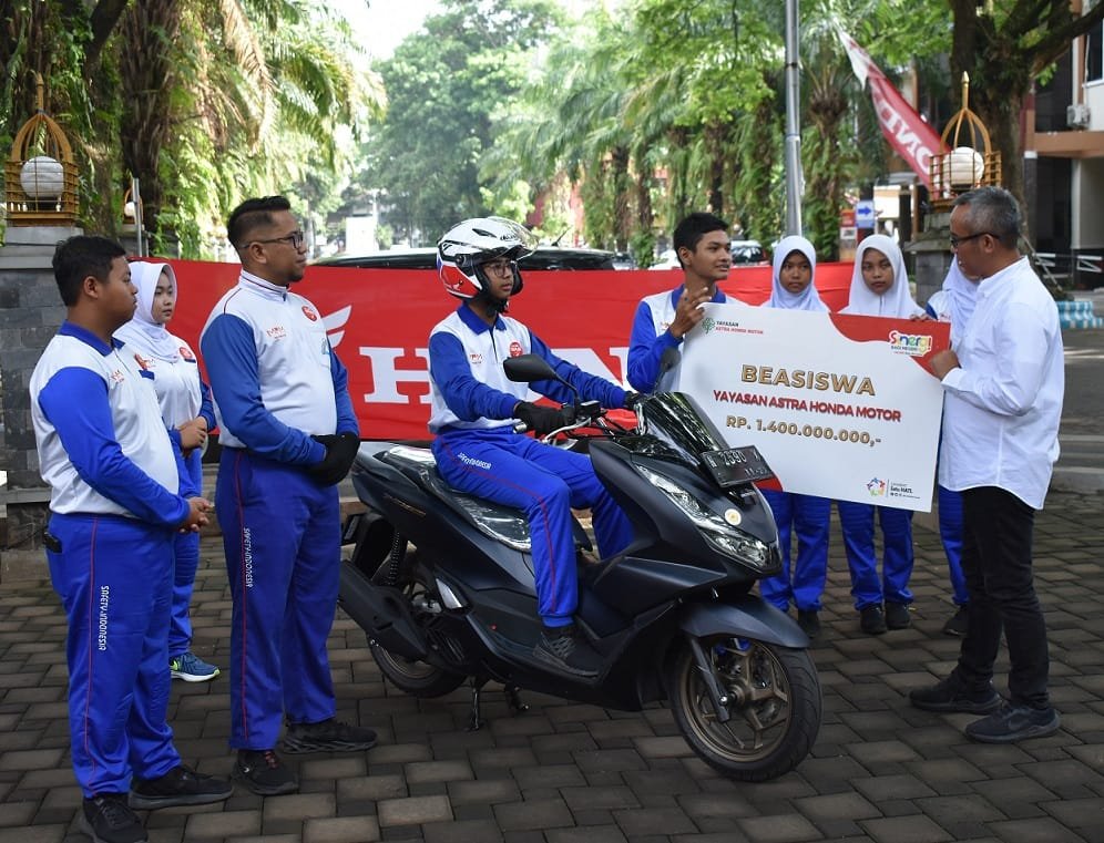 Yayasan AHM Berikan Beasiswa Rp 1,4 Milyar untuk Future Leader