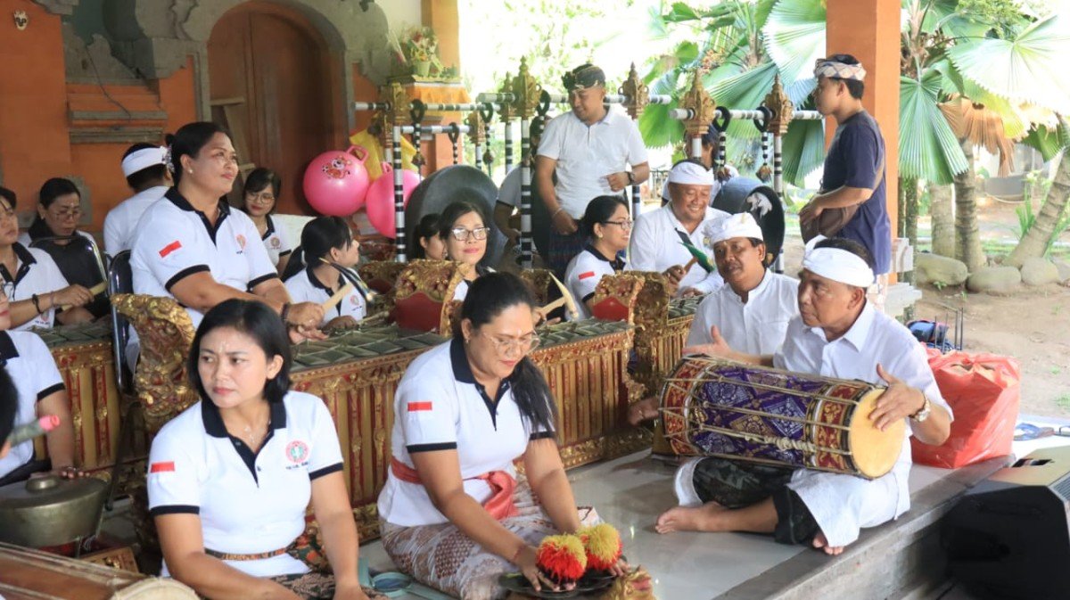 Sekaa Gong Wanita PGRI Bahagia Kabupaten Jembrana Dikukuhkan