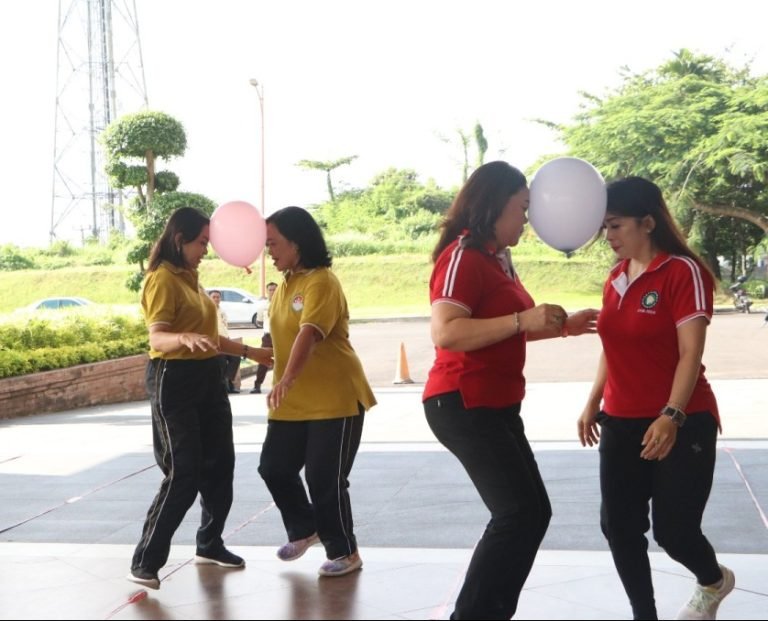 Meriahkan HUT ke-24 DWP, DWP Badung Gelar Lomba Balon Berpasangan