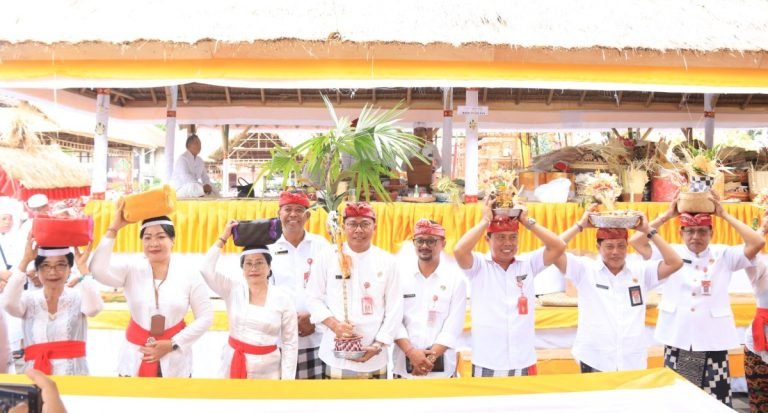 Usai Direnovasi, Pemkab Tabanan Gelar Upacara Ngentegang Manik Galih, Ngingsah, dan Nyanging Nancep Sunari di Kantor Bupati