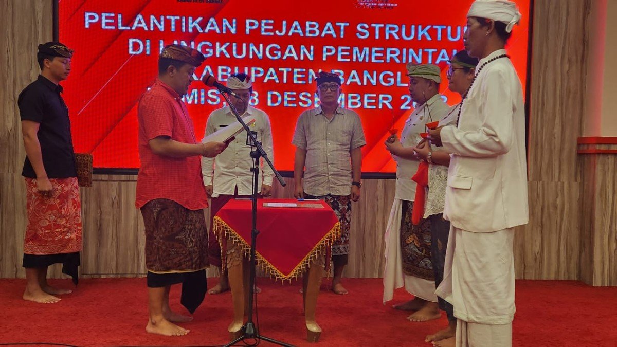 Bupati Sedana Arta Lantik 74 Orang Pejabat Struktural