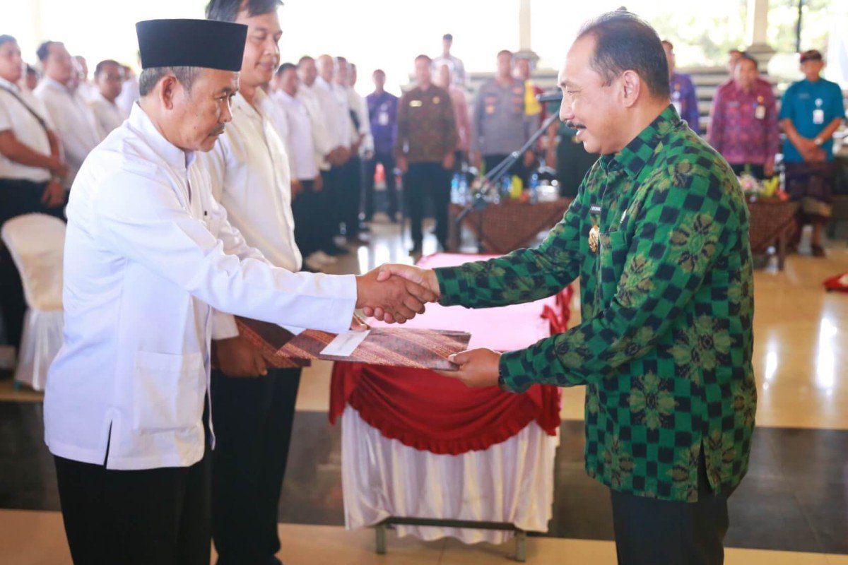 Pj Bupati Klungkung Lantik Anggota BPD se-Kecamatan Dawan, Klungkung dan Banjarangkan 