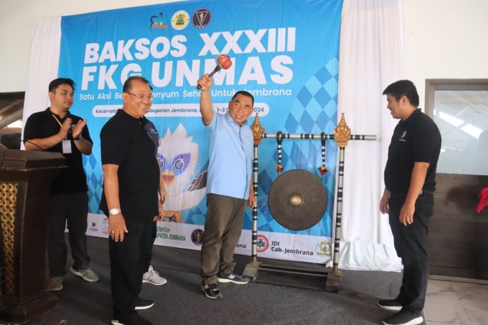 Bakti Sosial (Baksos) ke XXXIII Forum Kedokteran Gigi (FKG) Unmas dengan mengusung tema Satu Aksi Berbagi Senyum Sehat Untuk Jembrana dibuka langsung oleh Bupati Jembrana I Nengah Tamba