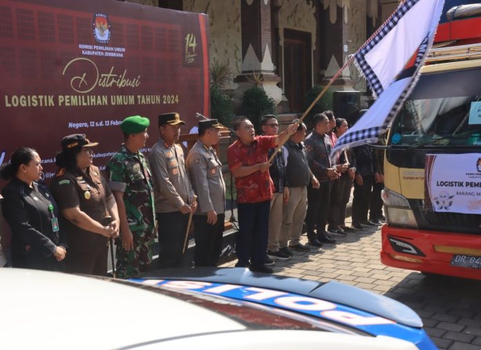 Bupati Jembrana Lepas 45 Kendaraan Distribusi Logistik Pemilu Tahun 2024