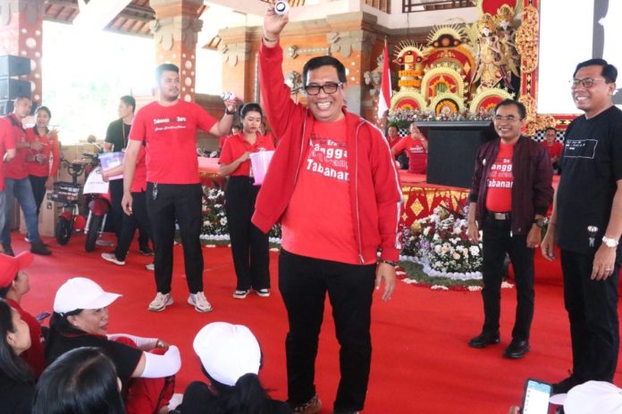 Bupati Tabanan, Dr. I Komang Gede Sanjaya, S.E., M.M, saat acara Rapat Anggota Tahunan (RAT) Koperasi Pegawai Negeri (KPN) Abdi Praja Singasana Jaya