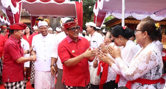 Bupati Tabanan, Dr. I Komang Gede Sanjaya, SE., MM, menghadiri Temu Kangen yang diadakan oleh Pesemetonan Jero Beng Tabanan