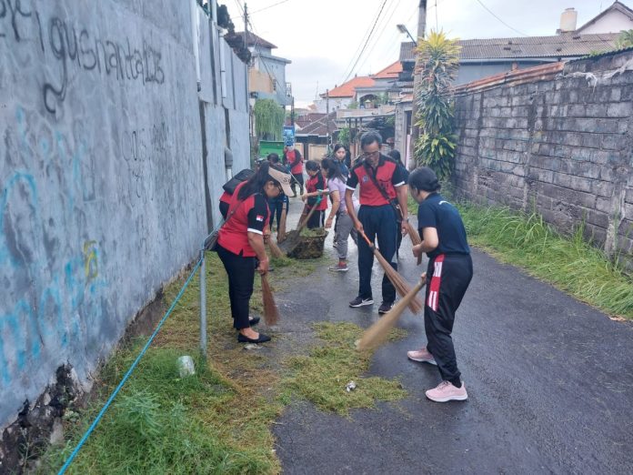 Ciptakan Wajah Kota Bersih dan Asri, Kelurahan Padangsambian Rutin Laksanakan 'Jumat Bersih'