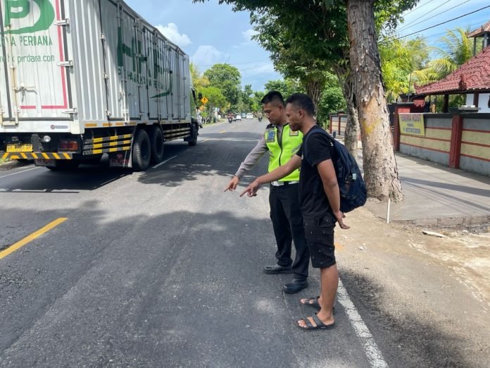 Kondisi kendaraan setelah mengalami kecelakaan di jalan raya jurusan Denpasar-Gilimanuk KM 86-87, Lingkungan Bilukpoh Kauh, Kelurahan Tegalcangkring, Kecamatan Mendoyo, Jembrana-Bali, Jumat 9 Februari 2024.