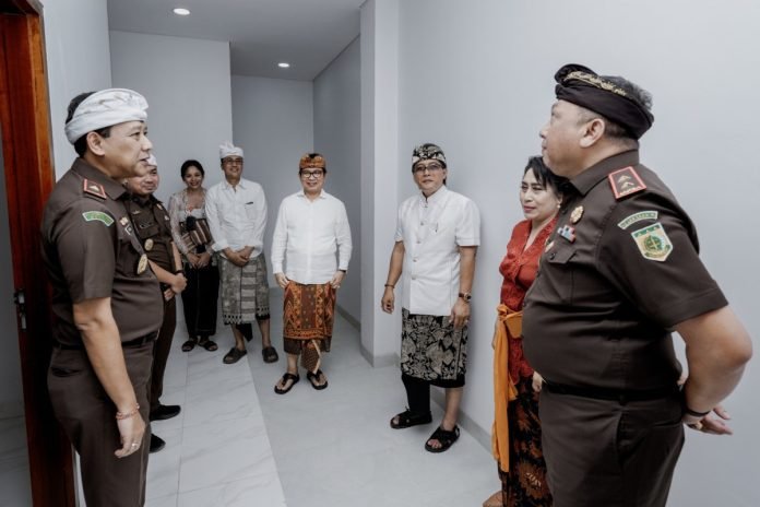 Pemerintah Kabupaten Badung menunjukkan apresiasi dan penghargaan kepada Kejaksaan Tinggi Bali dengan membangun sarana dan prasarana berupa rumah dinas eselon III.