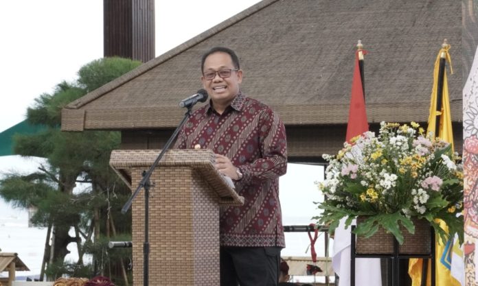 Penjabat Gubernur Bali S.M. Mahendra Jaya menggelar acara peluncuran Program Pungutan Wisatawan Asing (PWA) pada hari Senin 12 Februari 2024