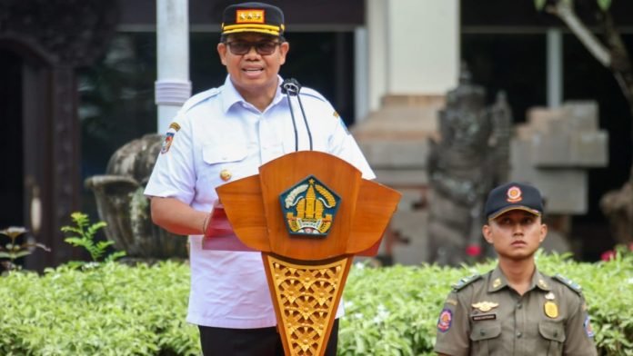 Penjabat (Pj) Gubernur Bali S.M Mahendra Jaya saatupacara pelantikan Satuan Polisi Pamong Praja (SatPol PP) Khusus Pariwisata Provinsi Bali dan Kabupaten Badung, Rabu 7 Februari 2024.