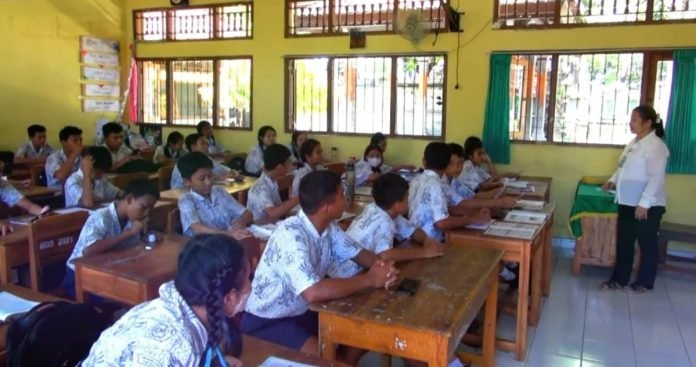 Proses pembelajaran di sekolah SMPN 2 Singaraja