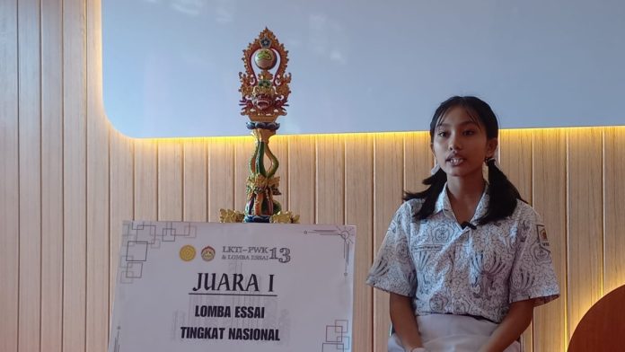 Salah satu prestasi gemilang adalah Putu Prema Pranaya Santi atau Naya, siswa SMPN 2 Singaraja, yang berhasil meraih juara 1 dalam lomba essay tingkat nasional.