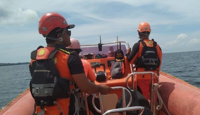 Seorang Anak Buah Kapal (ABK) bernama Ali Syaifuloh (30) dikabarkan terjatuh di sekitar Perairan Pantai Soka, Kabupaten Tabanan, pada Selasa, 6 Januari 2024.