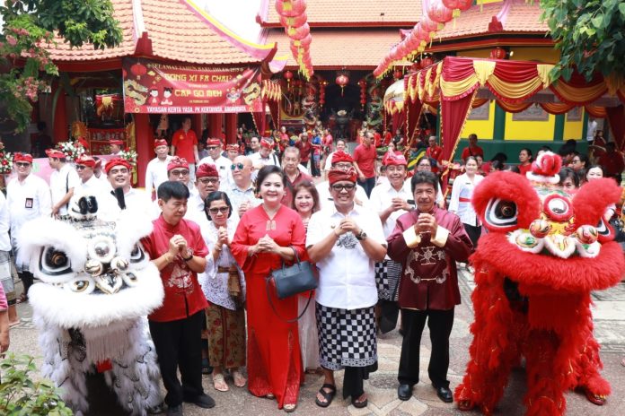 Suasana kebersamaan dan kegembiraan memenuhi Vihara Dharma CattraKong Co Bio Tabanan saat perayaan Hari Raya Imlek Cap Go Meh 2575 Tahun Masehi 2024