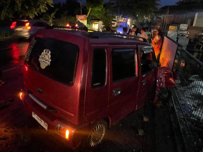 Kondisi salah satu kendaraan setelah mengalami kecelakaan di jalur Denpasar-Gilimanuk KM 81-82, Banjar Bale Agung, Desa Yehembang, Kecamatan Mendoyo, Jembrana, Bali, Sabtu 10 Februari 2024.