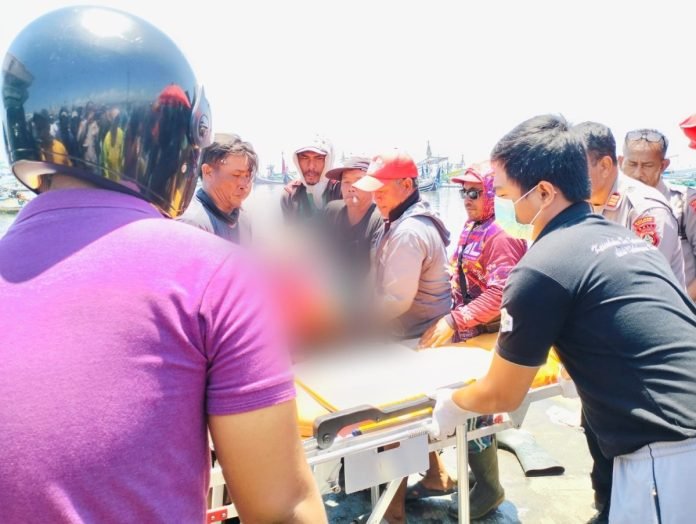Pria Diduga Sakit Jantung Ditemukan Tewas Jatuh dari Dermaga di PPN Pengambengan