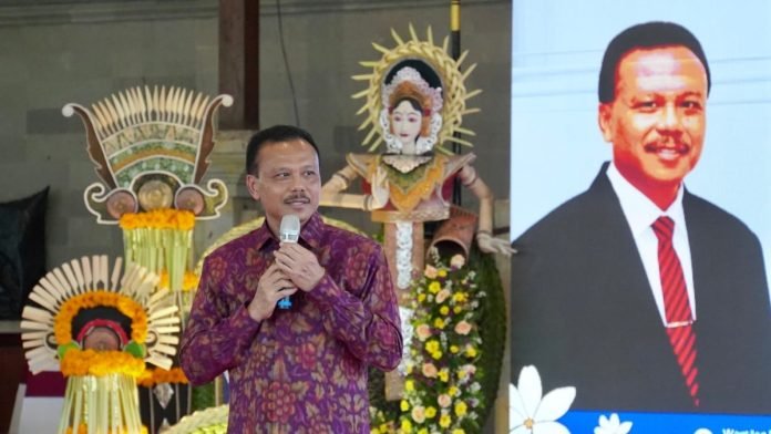 Sekda Dewa Indra Buka Lomba Debat dan IAPI Bali Awards 2023
