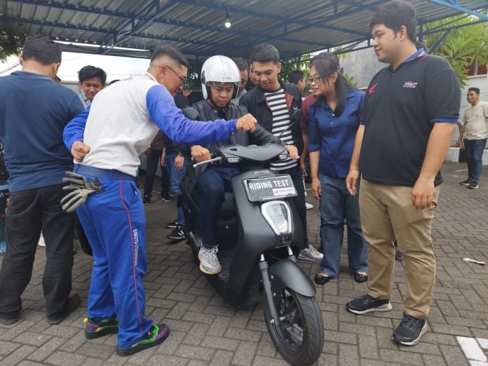 Pentingnya Teknik Menjaga Keseimbangan saat Berkendara Sepeda Motor ala Astra Motor Bali